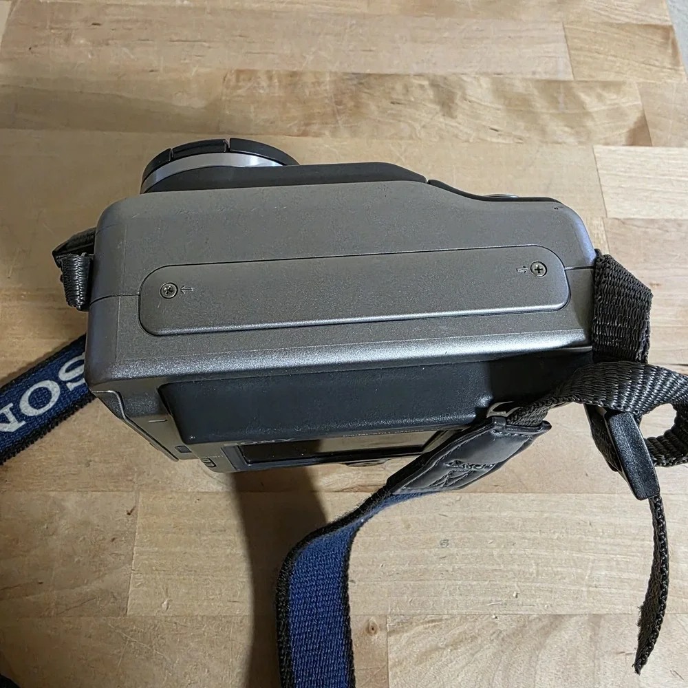 Sony Mavica MVC-FD7 Digital 90s y2k Floppy Camera 0.3MP 10x Zoom Silver WORKS